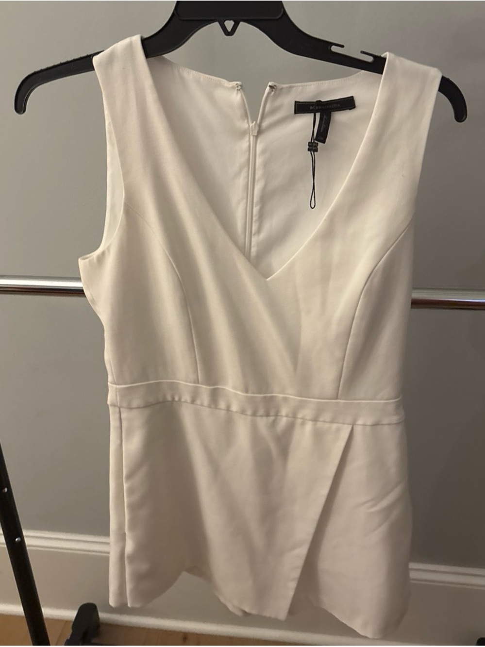 Classic White V-Neck Sleeveless Dress